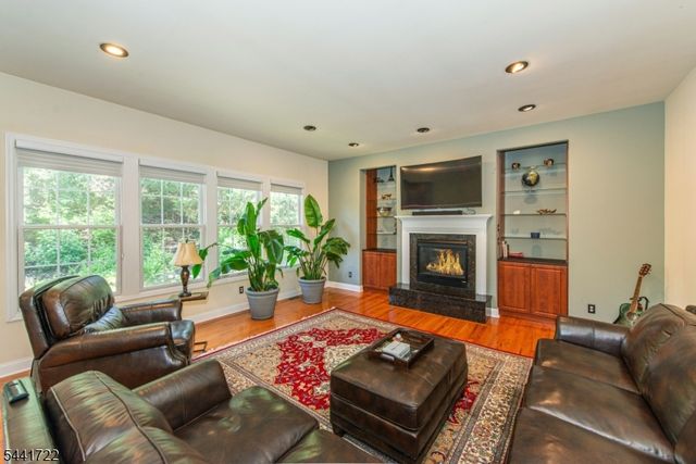 14 Bluffs Ct, Hamburg Boro, NJ 07419
