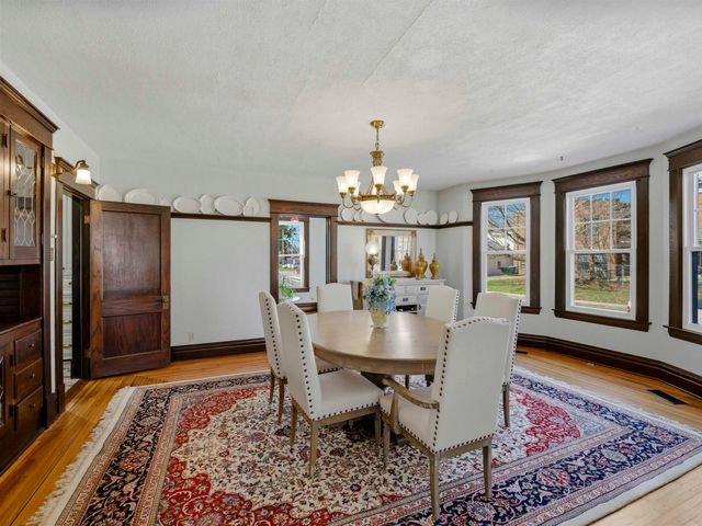 208 Henrietta Street, Ravenswood, WV 26164