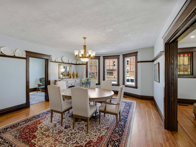 208 Henrietta Street, Ravenswood, WV 26164