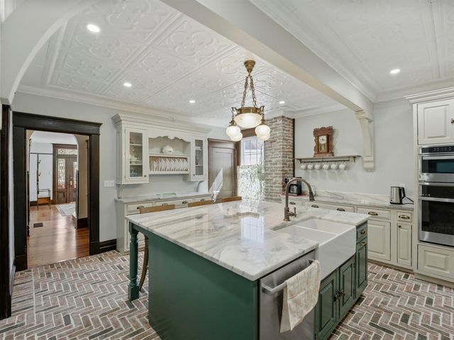 208 Henrietta Street, Ravenswood, WV 26164