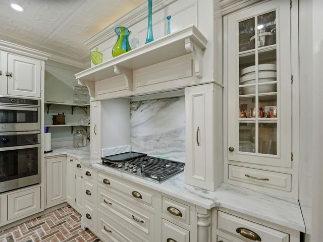 208 Henrietta Street, Ravenswood, WV 26164