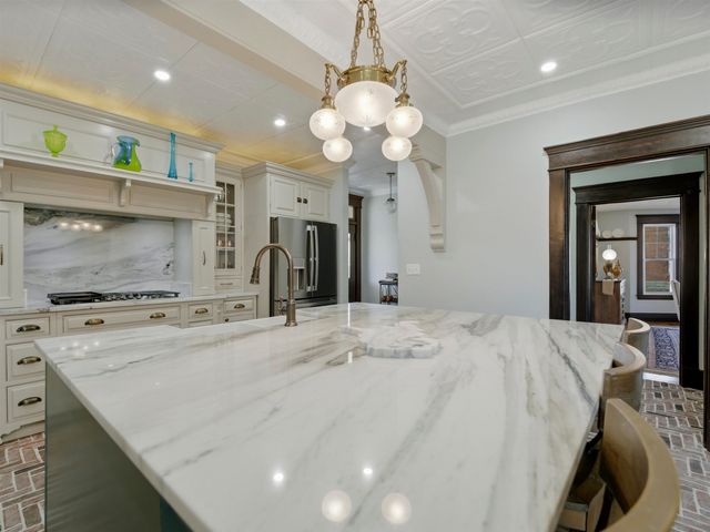 208 Henrietta Street, Ravenswood, WV 26164