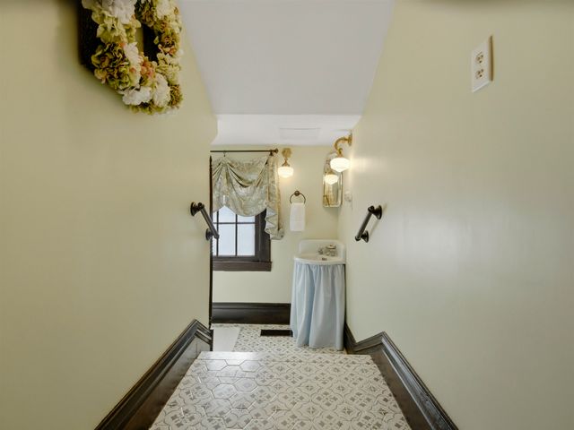 208 Henrietta Street, Ravenswood, WV 26164