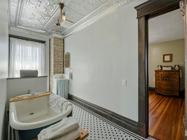 208 Henrietta Street, Ravenswood, WV 26164