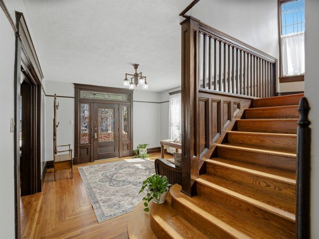 208 Henrietta Street, Ravenswood, WV 26164