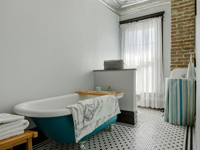 208 Henrietta Street, Ravenswood, WV 26164