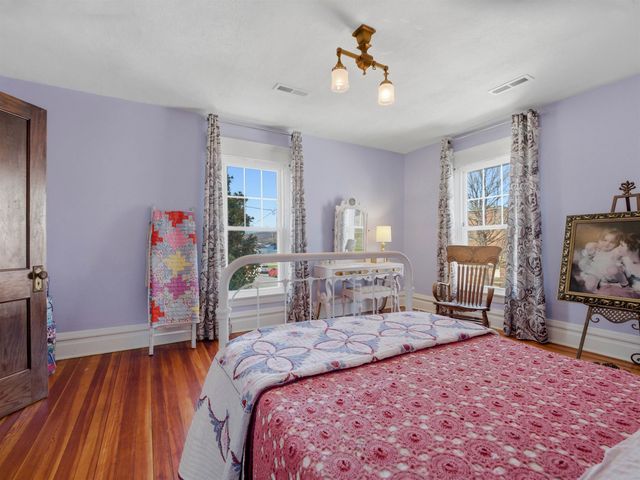 208 Henrietta Street, Ravenswood, WV 26164