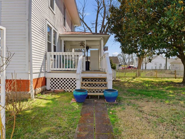 208 Henrietta Street, Ravenswood, WV 26164