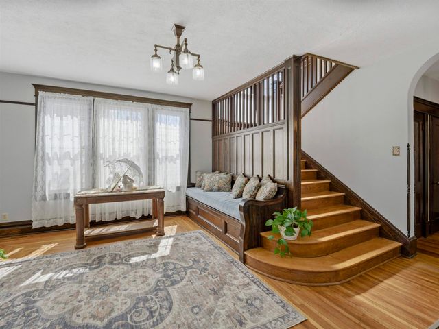 208 Henrietta Street, Ravenswood, WV 26164