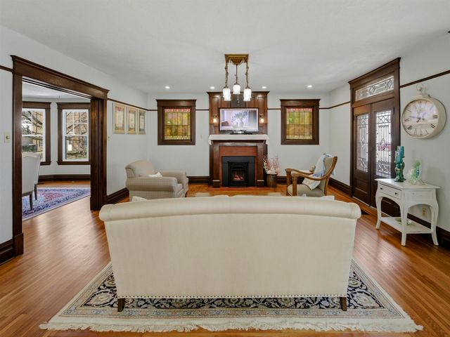 208 Henrietta Street, Ravenswood, WV 26164