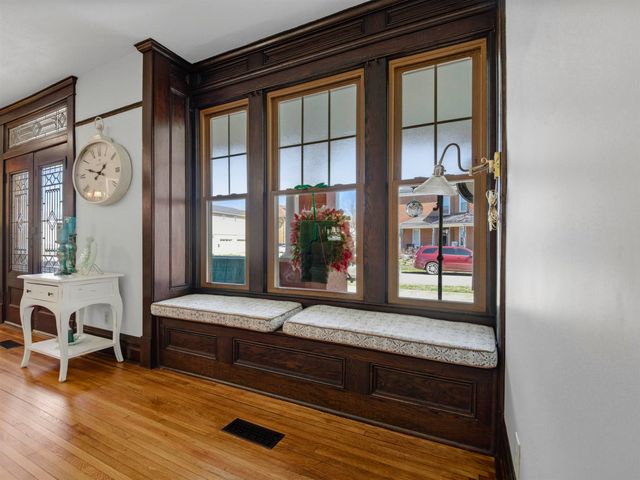 208 Henrietta Street, Ravenswood, WV 26164