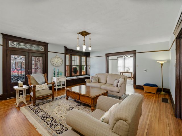 208 Henrietta Street, Ravenswood, WV 26164