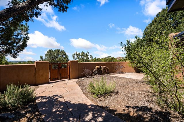 770 Coyote Ridge Road, Santa Fe, NM 87507