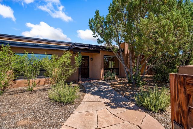 770 Coyote Ridge Road, Santa Fe, NM 87507