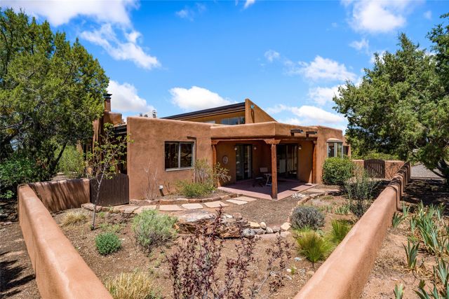 770 Coyote Ridge Road, Santa Fe, NM 87507
