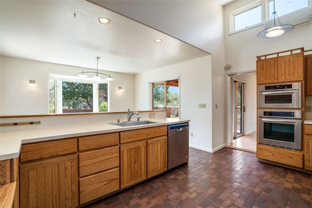 770 Coyote Ridge Road, Santa Fe, NM 87507