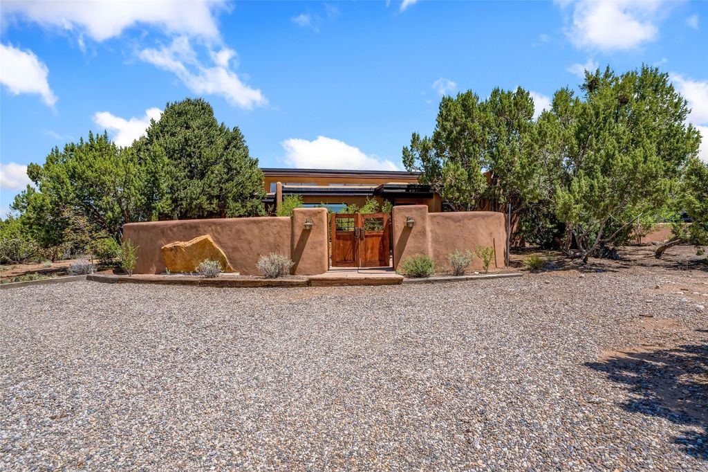 770 Coyote Ridge Road, Santa Fe, NM 87507