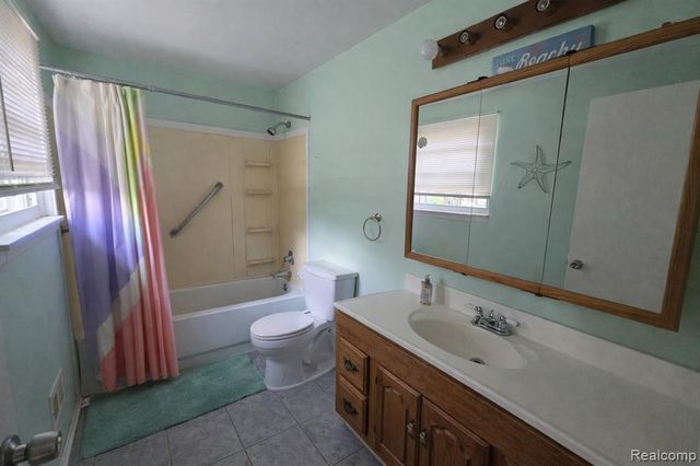 5969 Pleasant Drive, Waterford, MI 48329