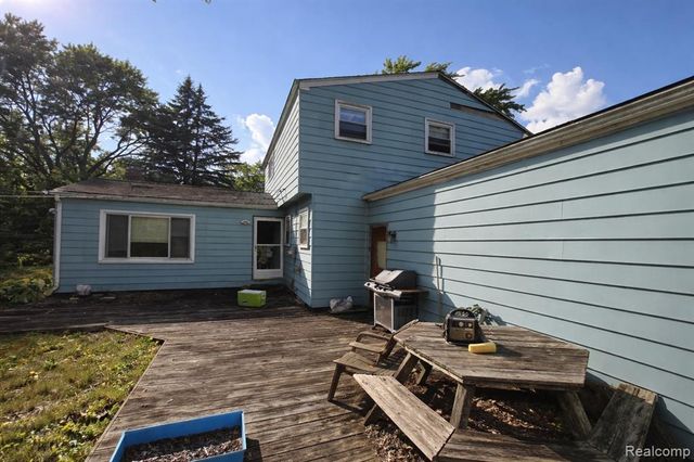 5969 Pleasant Drive, Waterford, MI 48329