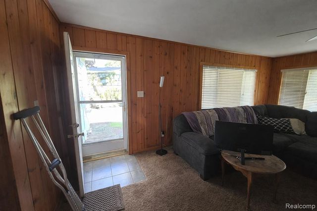 5969 Pleasant Drive, Waterford, MI 48329