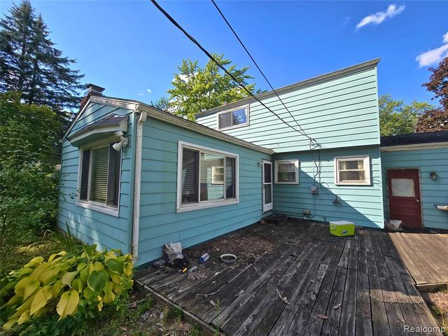 5969 Pleasant Drive, Waterford, MI 48329