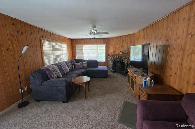 5969 Pleasant Drive, Waterford, MI 48329