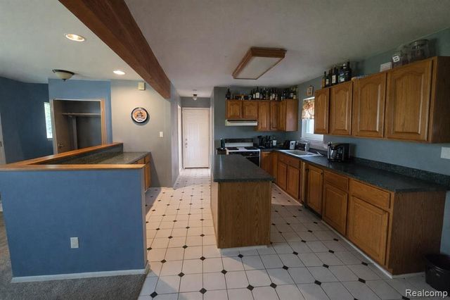 5969 Pleasant Drive, Waterford, MI 48329