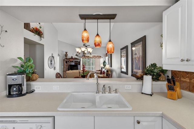 1669 MONARCH DRIVE 203, Venice, FL 34293