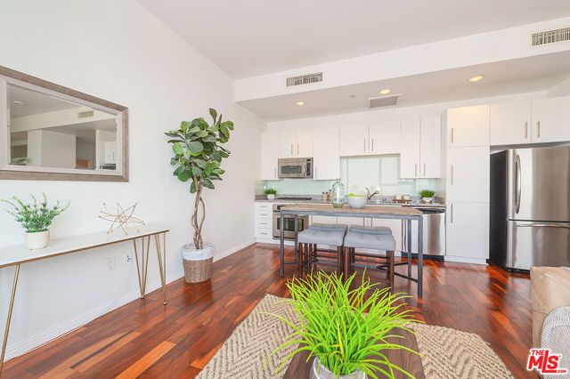 1100 Wilshire Boulevard 2501, Los Angeles, CA 90017
