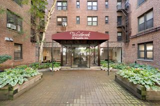 10 Franklin Avenue 6J, White Plains, NY 10601