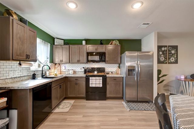 950 21st Street, Hempstead, TX 77445