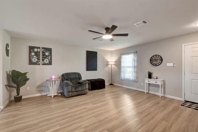 950 21st Street, Hempstead, TX 77445