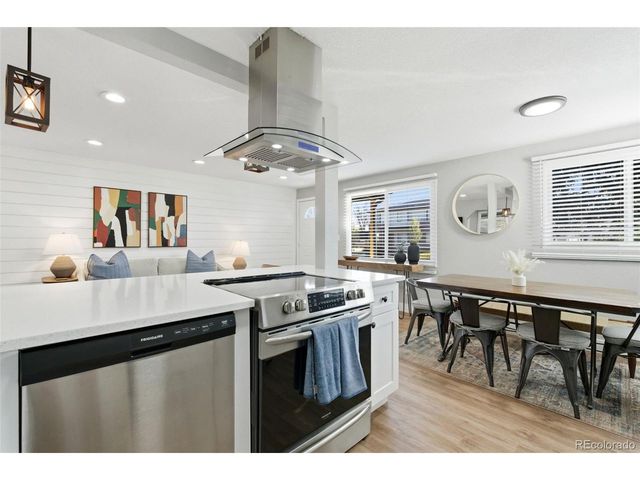 2811 S Delaware St, Englewood, CO 80110