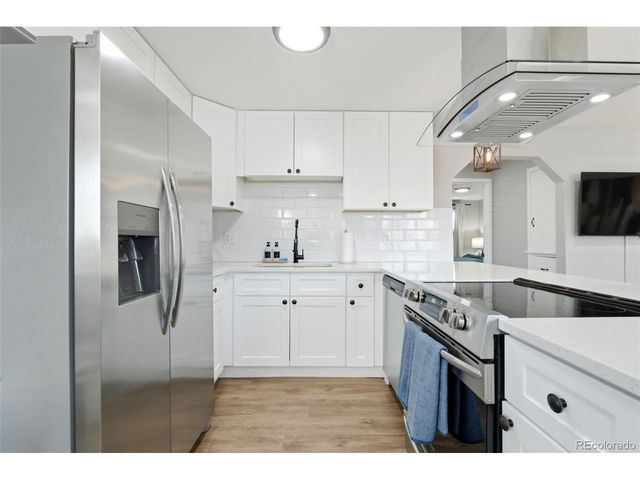 2811 S Delaware St, Englewood, CO 80110