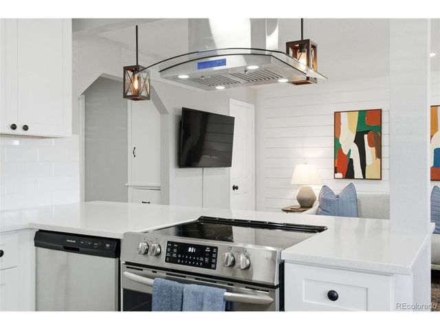 2811 S Delaware St, Englewood, CO 80110