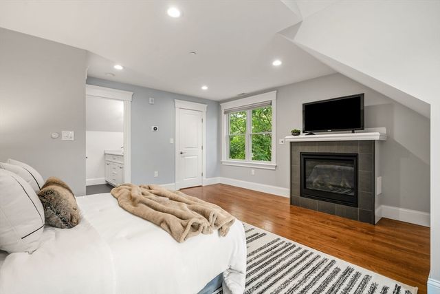 14 Pearl B, Somerville, MA 02145