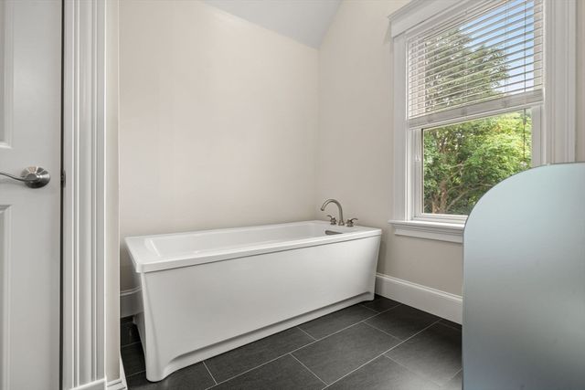 14 Pearl B, Somerville, MA 02145