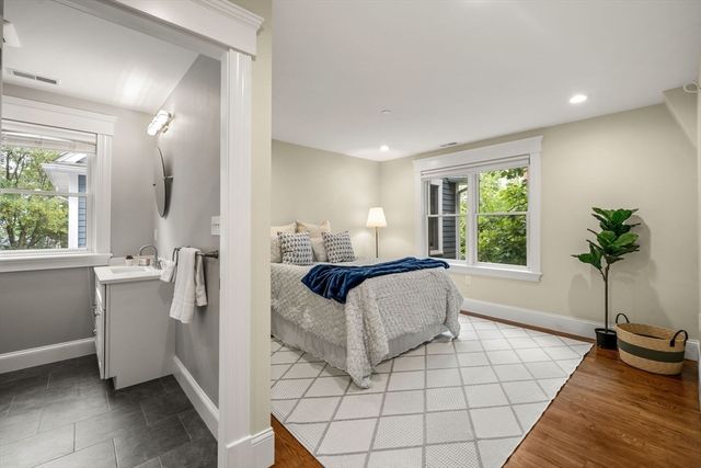 14 Pearl B, Somerville, MA 02145