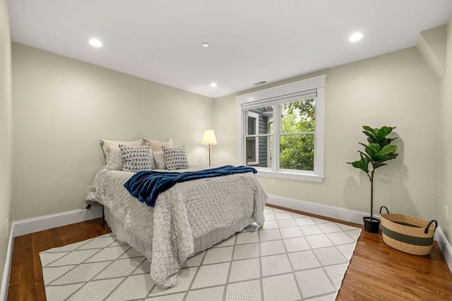 14 Pearl B, Somerville, MA 02145