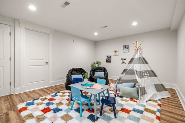 14 Pearl B, Somerville, MA 02145