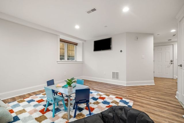 14 Pearl B, Somerville, MA 02145