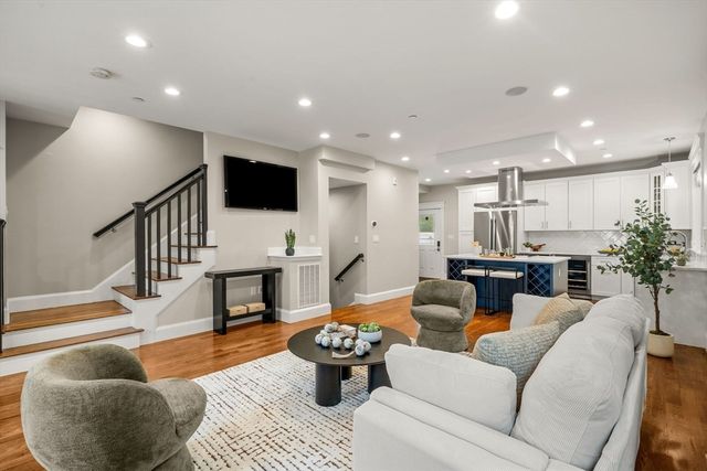 14 Pearl B, Somerville, MA 02145