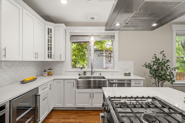 14 Pearl B, Somerville, MA 02145
