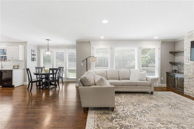 21721 W 52nd Street, Shawnee, KS 66226