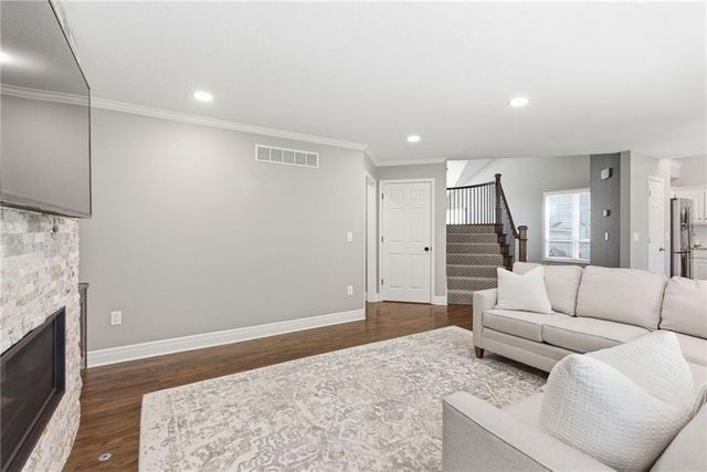21721 W 52nd Street, Shawnee, KS 66226