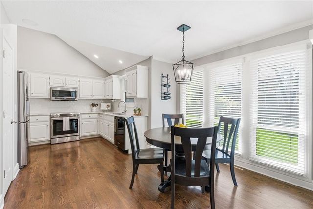 21721 W 52nd Street, Shawnee, KS 66226