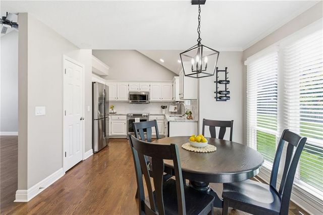 21721 W 52nd Street, Shawnee, KS 66226