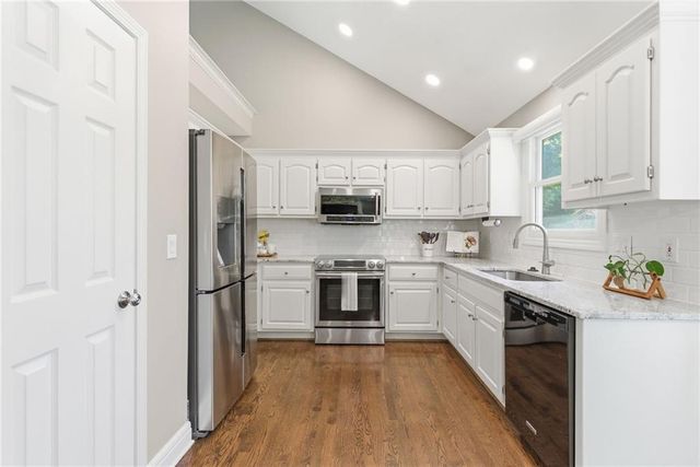 21721 W 52nd Street, Shawnee, KS 66226