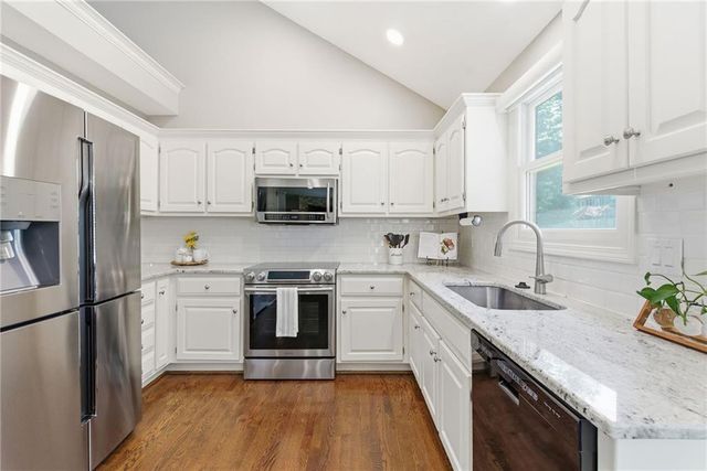 21721 W 52nd Street, Shawnee, KS 66226