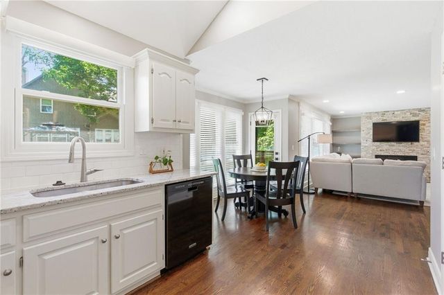 21721 W 52nd Street, Shawnee, KS 66226